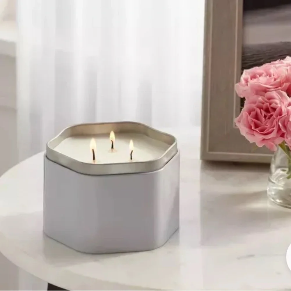 THRESHOLD NWT 3 wick tin candle -cashmere vanilla -18oz